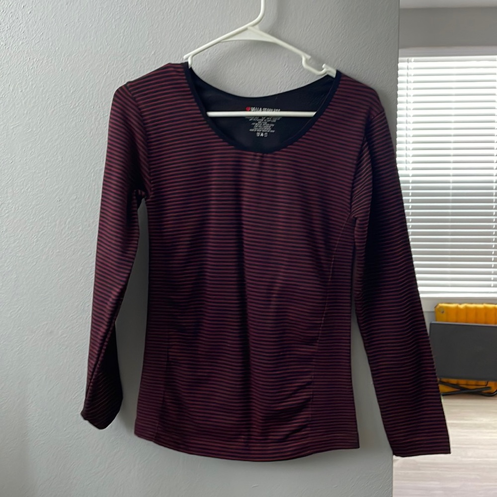 Women’s stretchy shirt